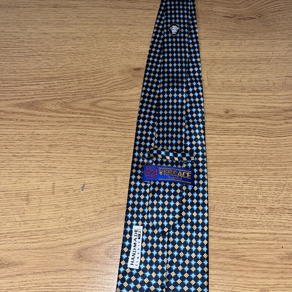Versace tie - Picture 4 of 4